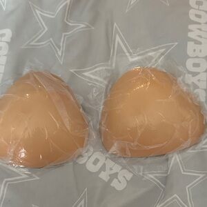 Snowy Sticky Bra Inserts,Reusable and Waterproof Double Sided Push Up Sticky Bra